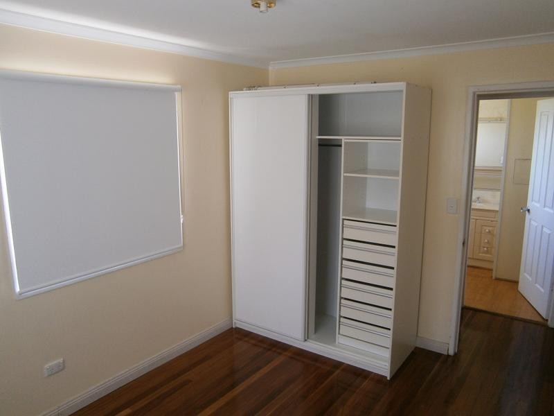 8 Reif Street, Flinders View QLD 4305