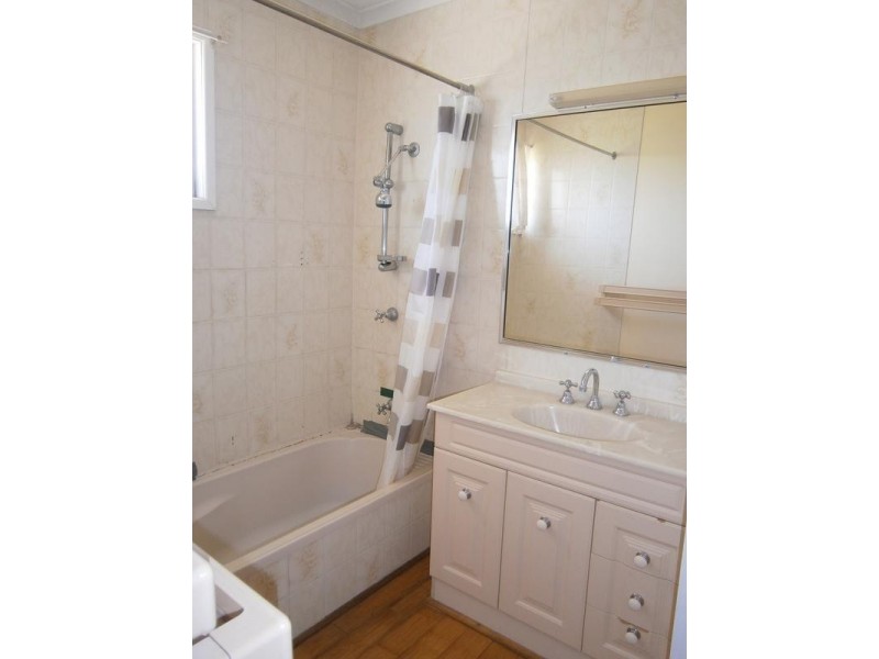 8 Reif Street, Flinders View QLD 4305