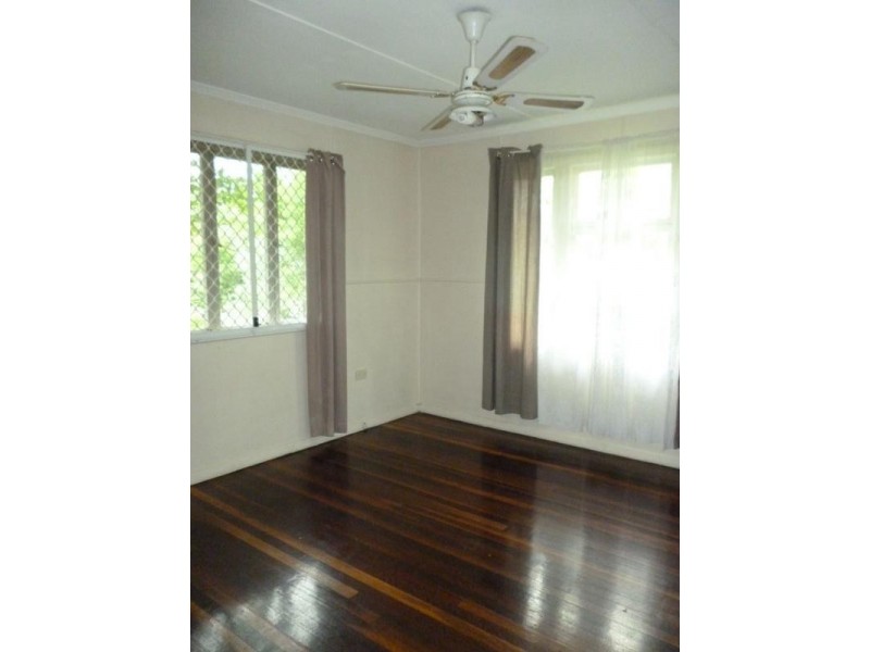 1 Leslie Street, East Ipswich QLD 4305