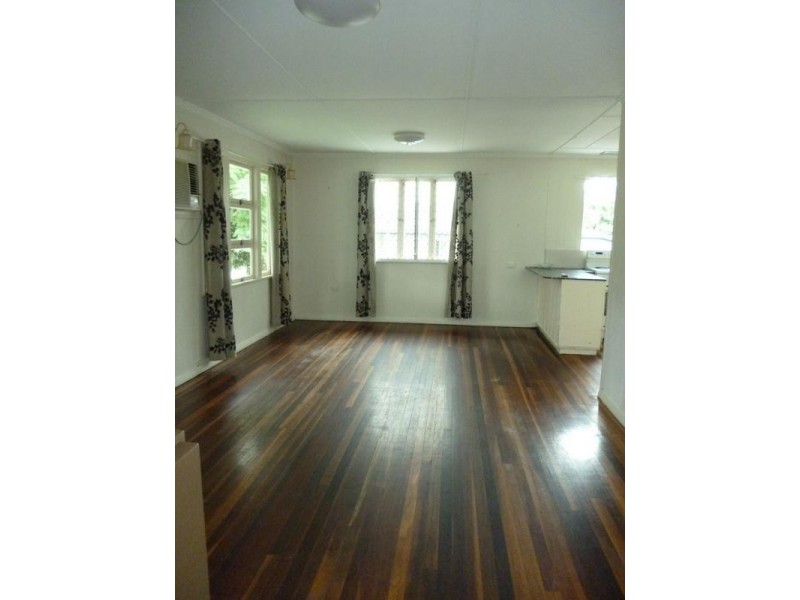 1 Leslie Street, East Ipswich QLD 4305