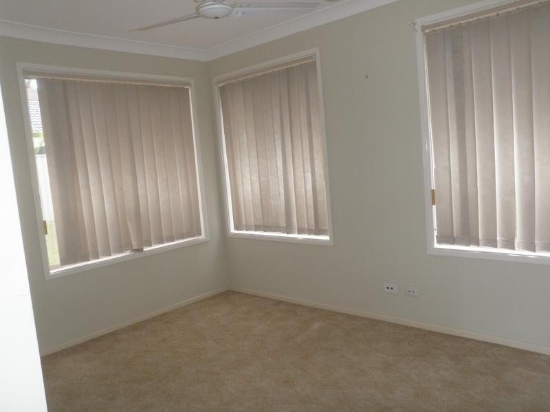 6 Hillier Court, Flinders View QLD 4305