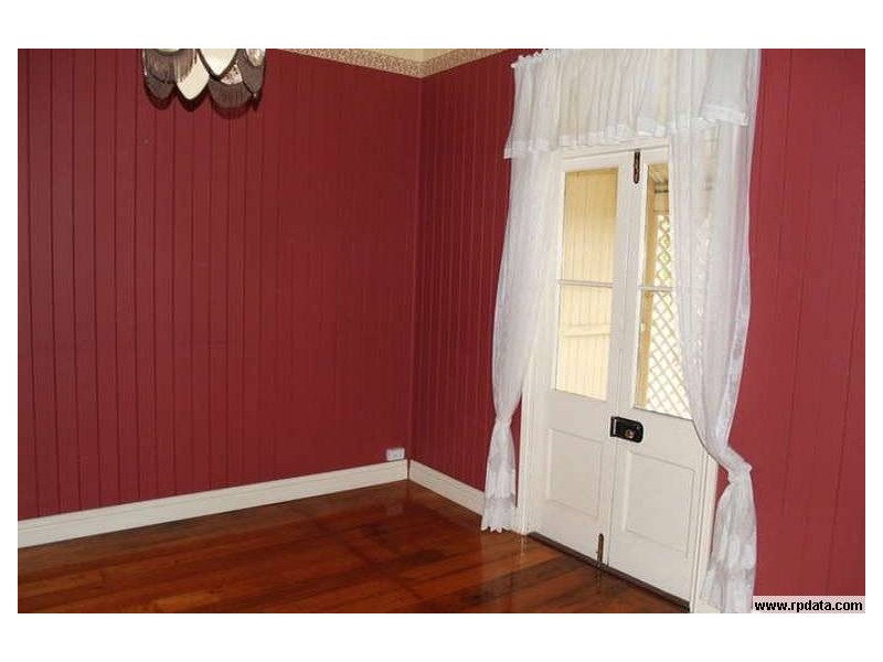 30 The Terrace, North Ipswich QLD 4305