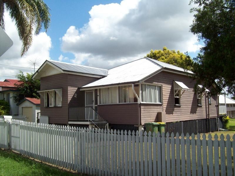 16 Clifton Street, Booval QLD 4304