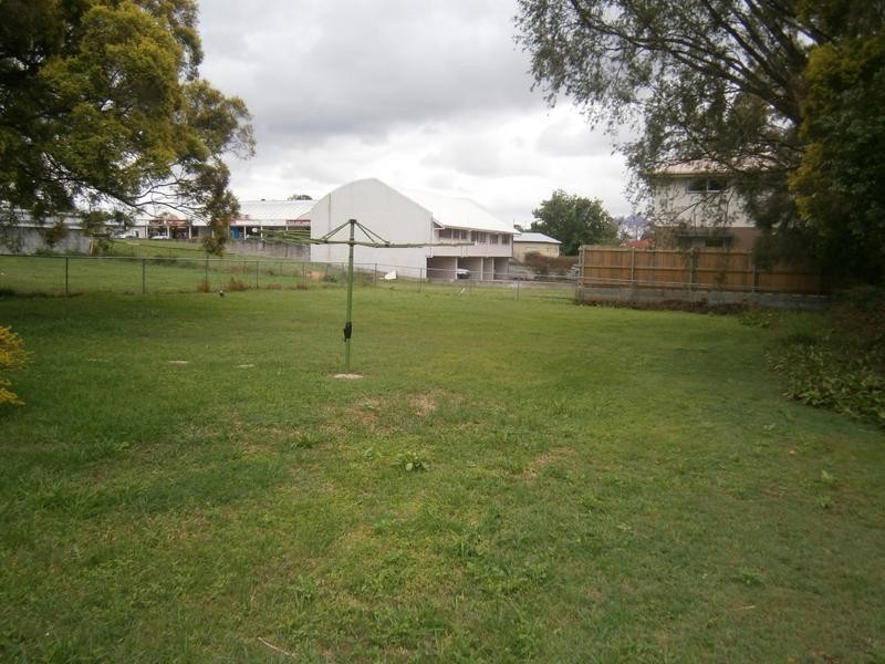 16 Clifton Street, Booval QLD 4304