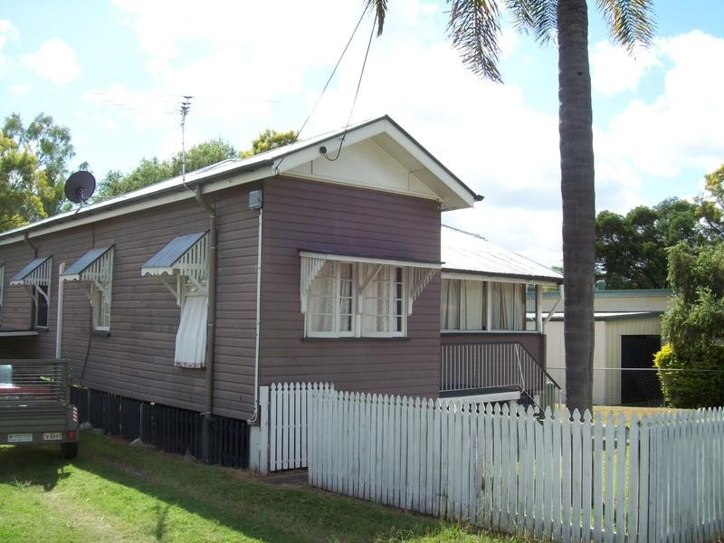 16 Clifton Street, Booval QLD 4304