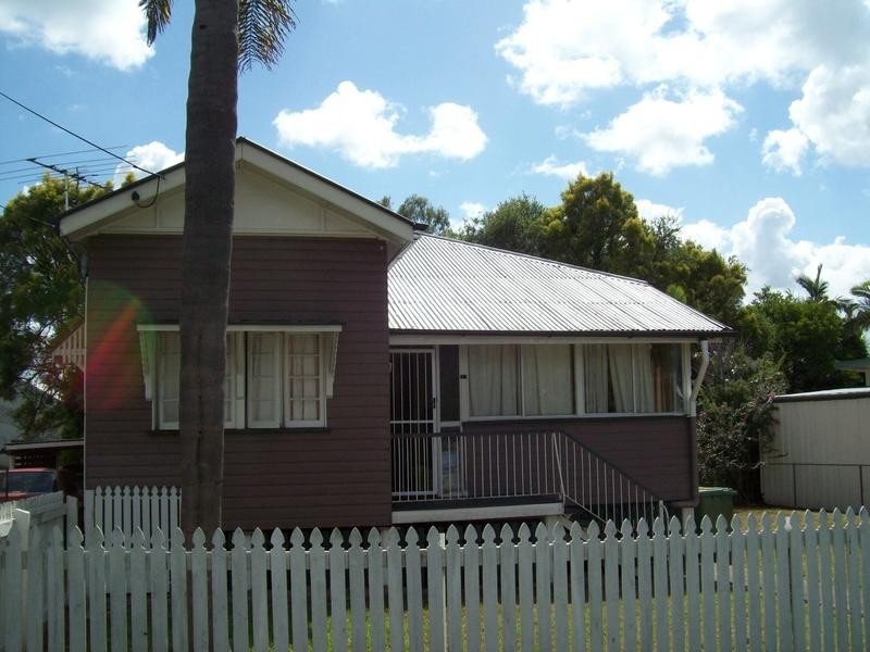 16 Clifton Street, Booval QLD 4304
