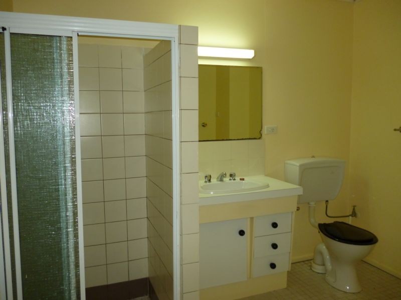 2/72 Raceview Street, Raceview QLD 4305