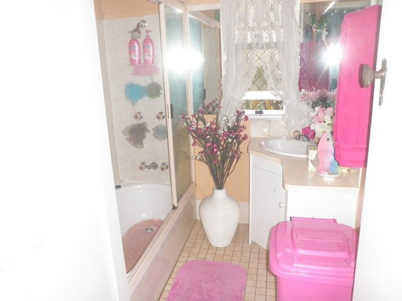 23 Russell Street, Silkstone QLD 4304