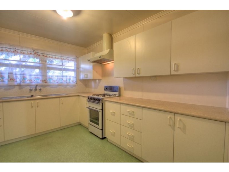 32 Flinders Drive, Leichhardt QLD 4305