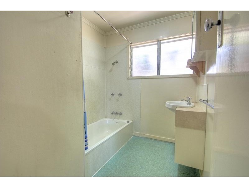 32 Flinders Drive, Leichhardt QLD 4305