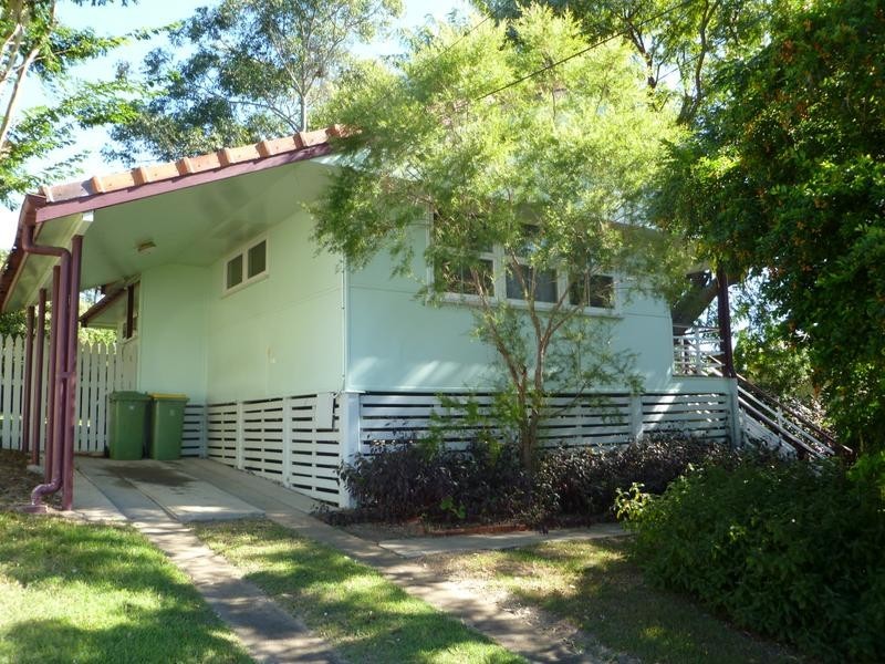 32 Flinders Drive, Leichhardt QLD 4305