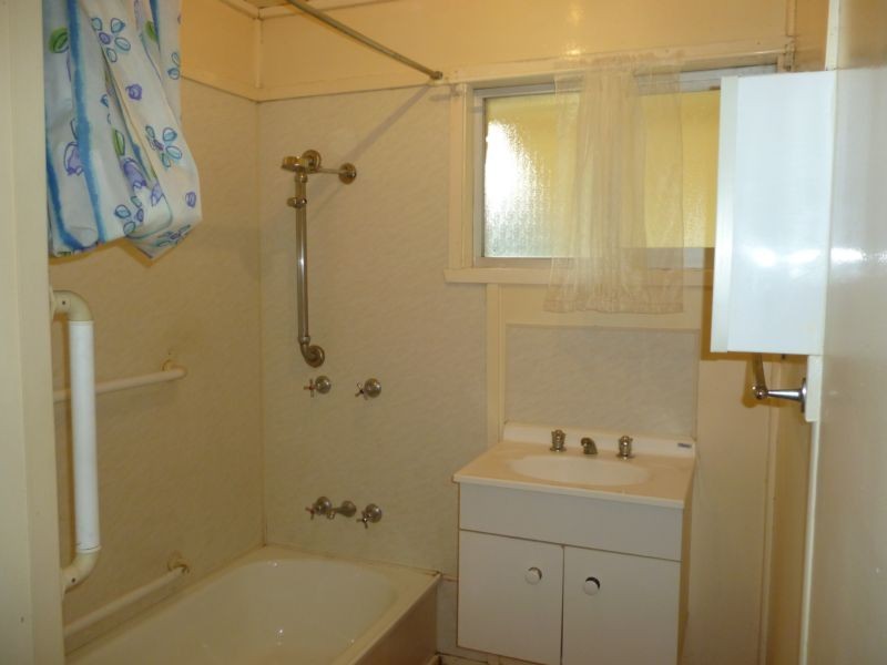 8 Jessica Street, Riverview QLD 4303