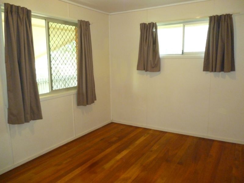 8 Jessica Street, Riverview QLD 4303