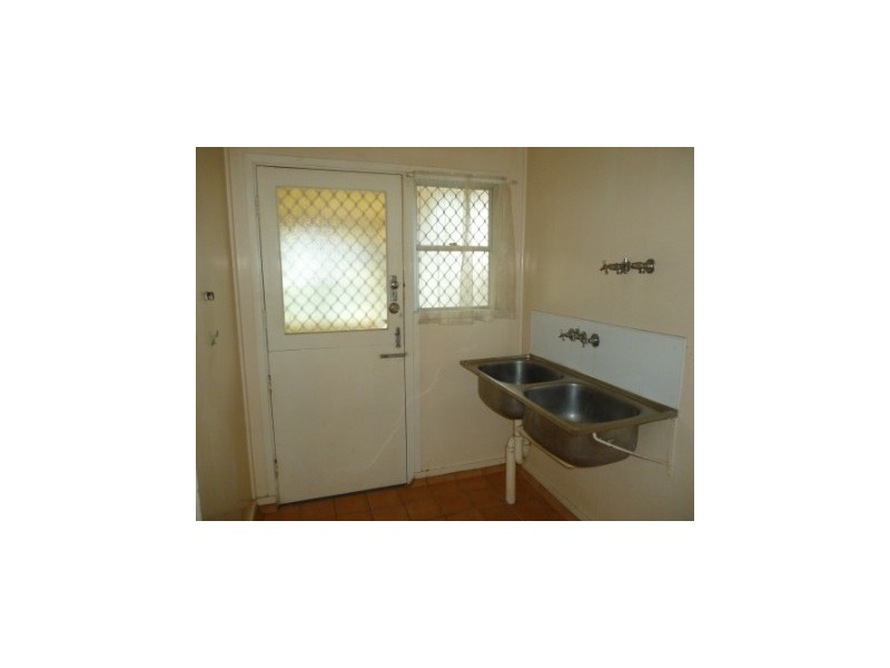 8 Jessica Street, Riverview QLD 4303