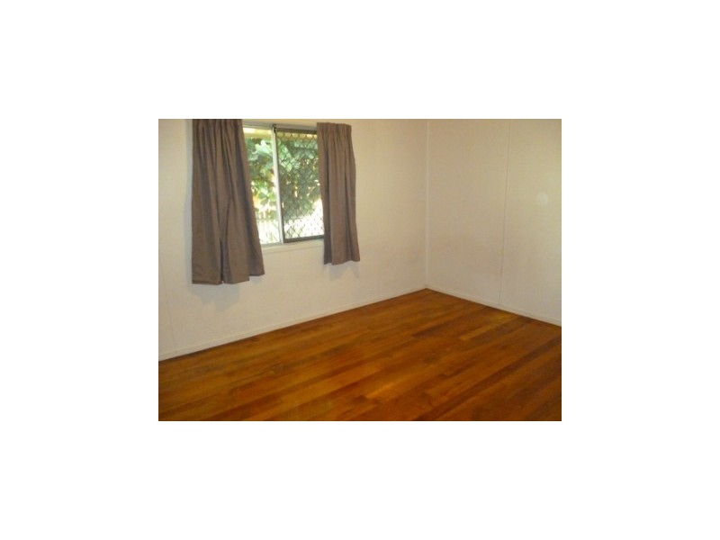 8 Jessica Street, Riverview QLD 4303