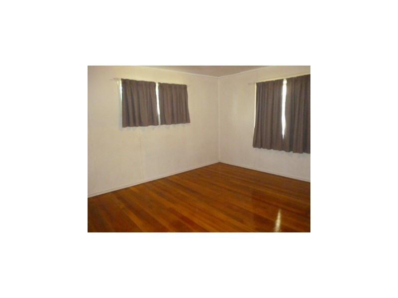 8 Jessica Street, Riverview QLD 4303