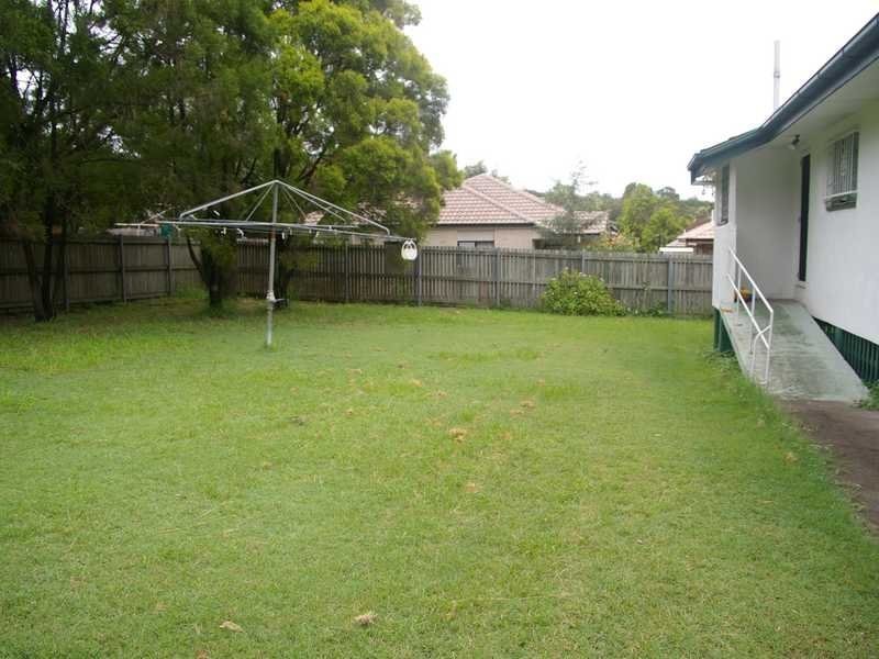 14 Brian Street, Riverview QLD 4303