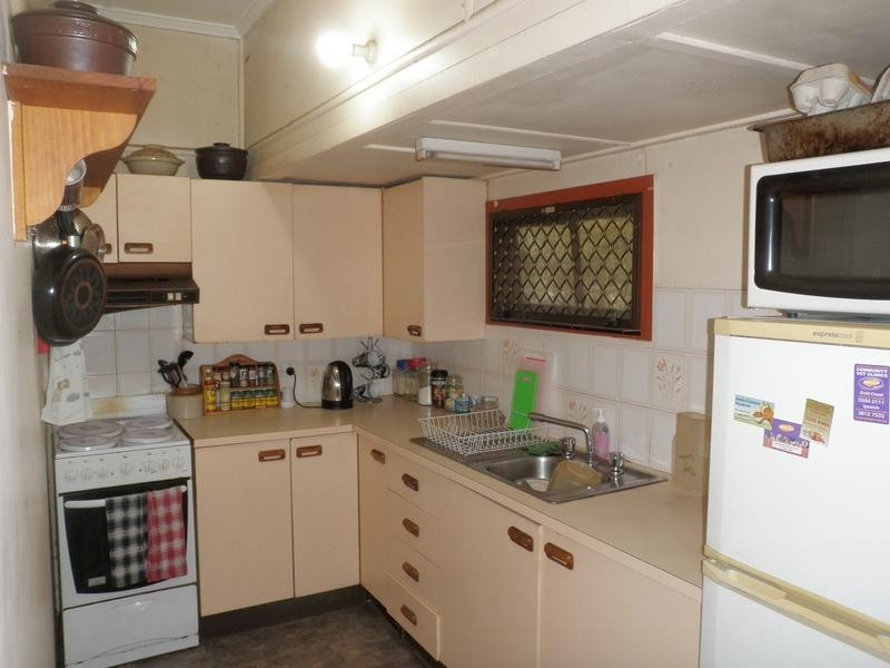 9 Walkers Lane, Booval QLD 4304