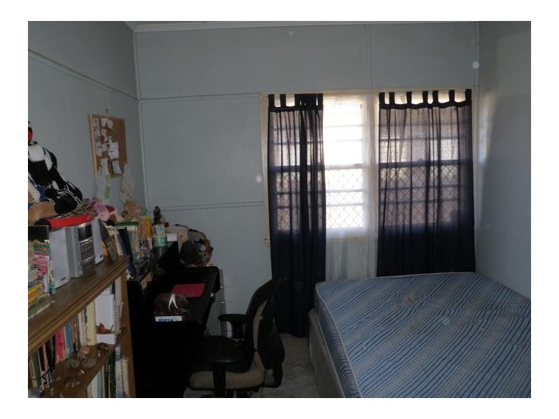 9 Walkers Lane, Booval QLD 4304