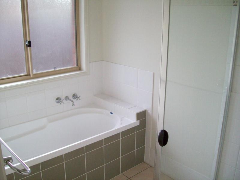 101 Anna Drive, Raceview QLD 4305