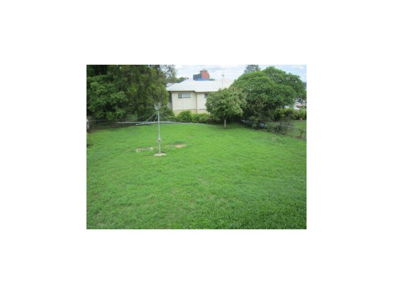 63 Thorn Street, Ipswich QLD 4305