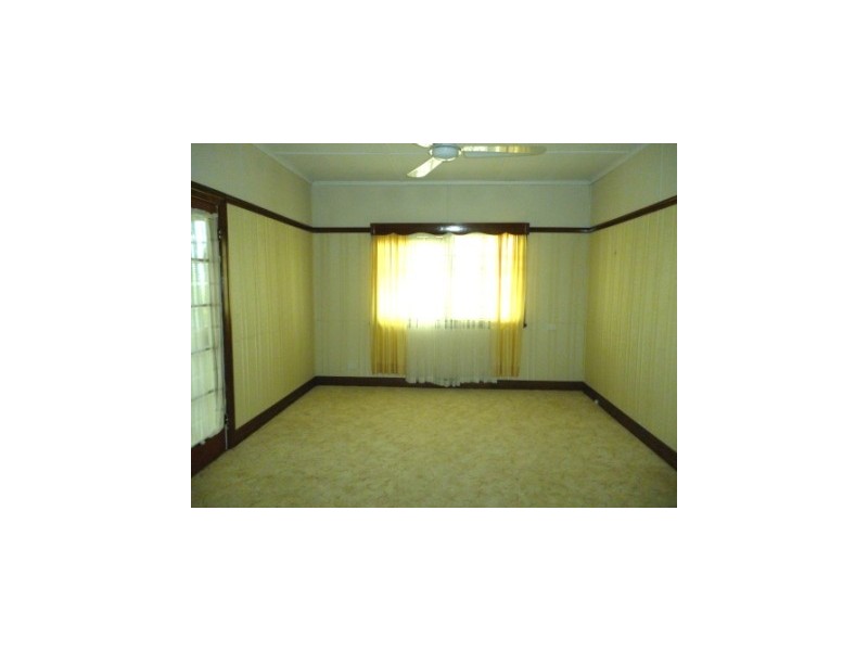 2 Railway Street, Booval QLD 4304