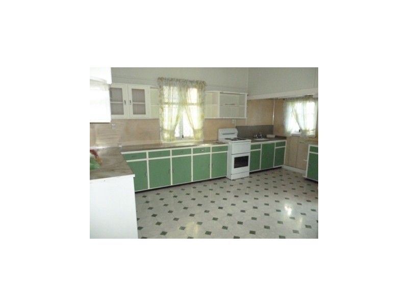 2 Railway Street, Booval QLD 4304