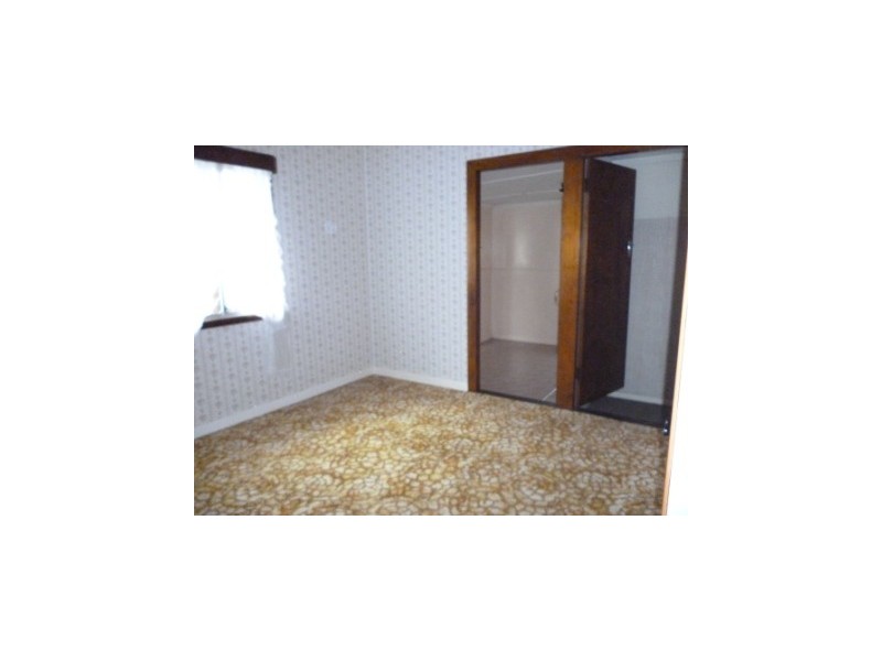 2 Railway Street, Booval QLD 4304