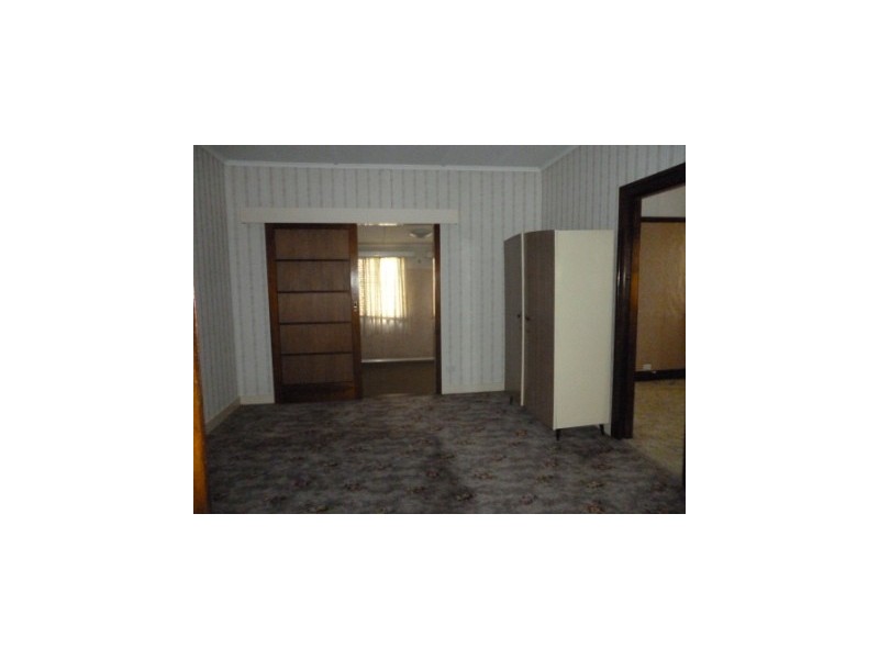 2 Railway Street, Booval QLD 4304