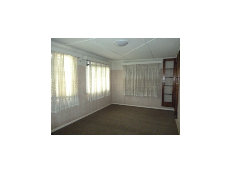 2 Railway Street, Booval QLD 4304