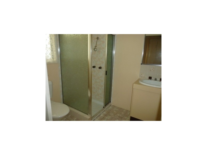 2 Railway Street, Booval QLD 4304