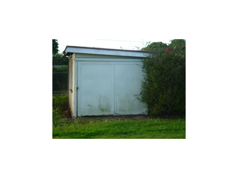 2 Railway Street, Booval QLD 4304