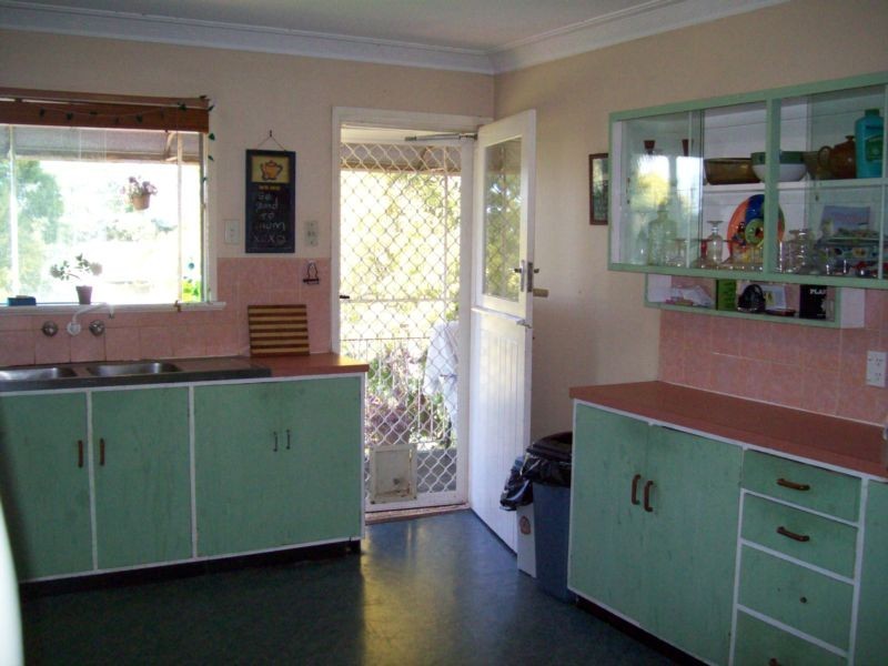 42 Lloyd George Street, Eastern Heights QLD 4305