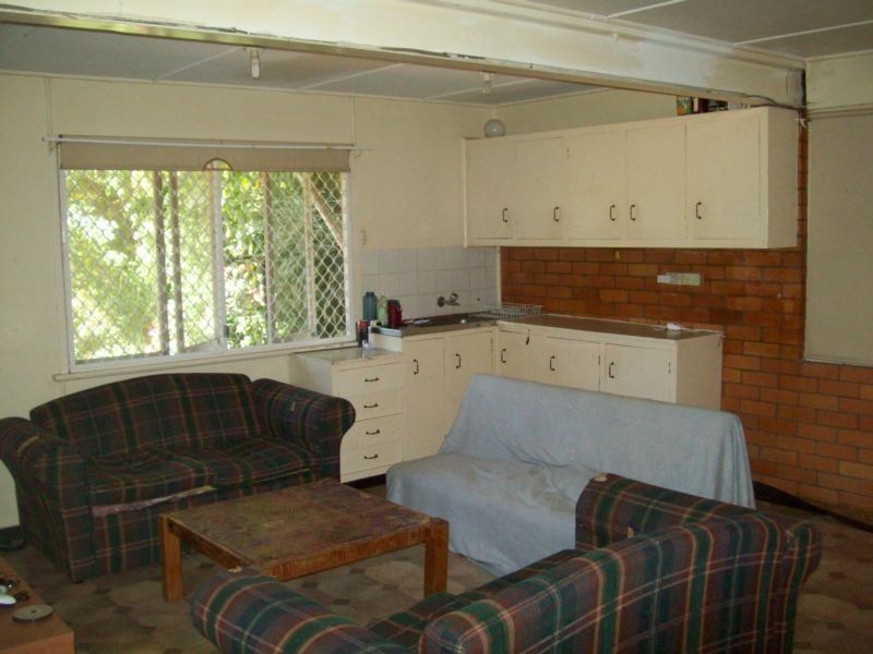 42 Lloyd George Street, Eastern Heights QLD 4305