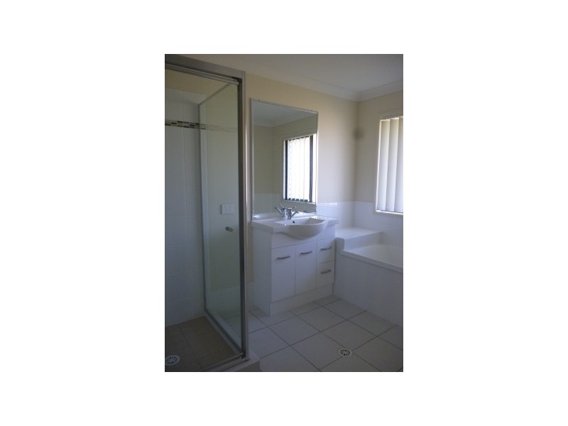 3 Iris Court, Yamanto QLD 4305