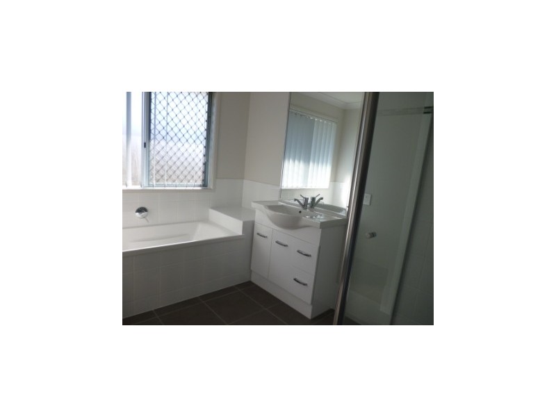 10 Iris Court, Yamanto QLD 4305