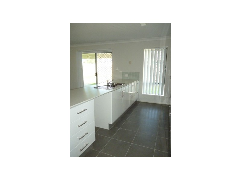 10 Iris Court, Yamanto QLD 4305