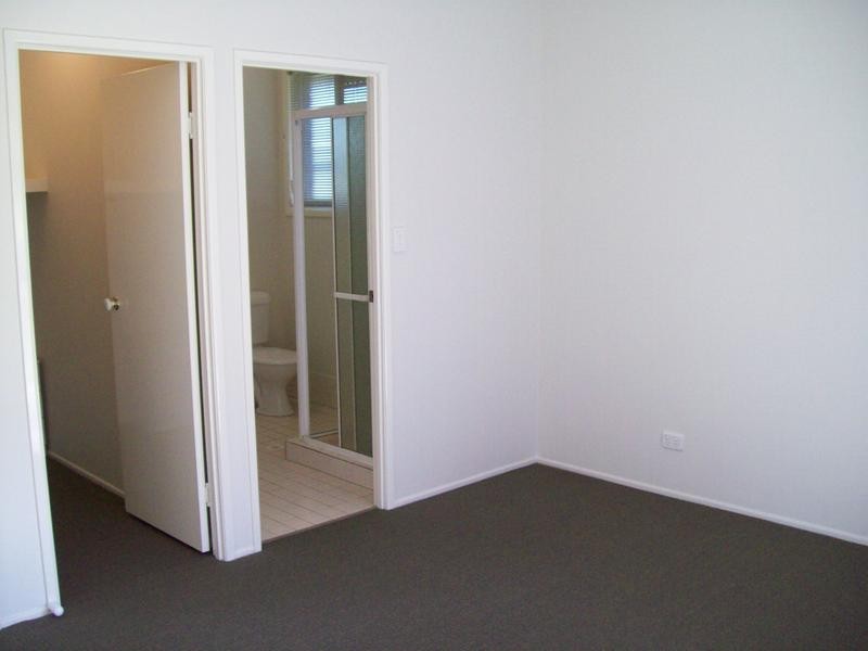 19 Edith Drive, North Ipswich QLD 4305