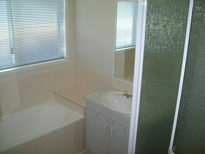 19 Edith Drive, North Ipswich QLD 4305