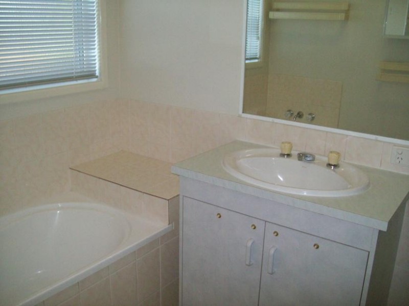 19 Edith Drive, North Ipswich QLD 4305