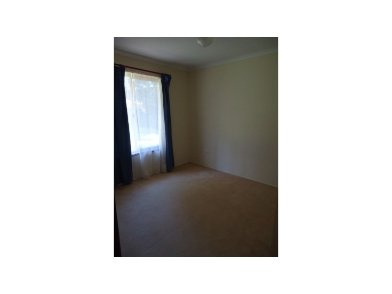 8 Naomai Street, Bundamba QLD 4304
