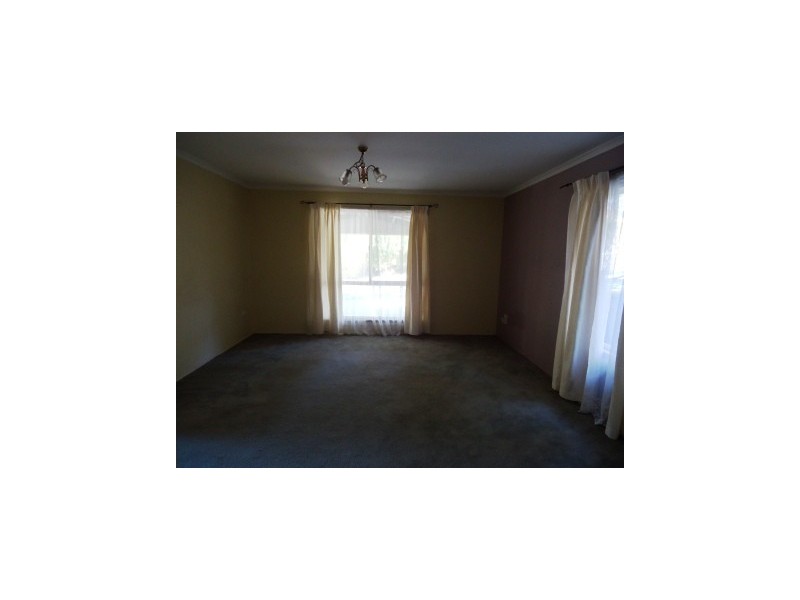8 Naomai Street, Bundamba QLD 4304