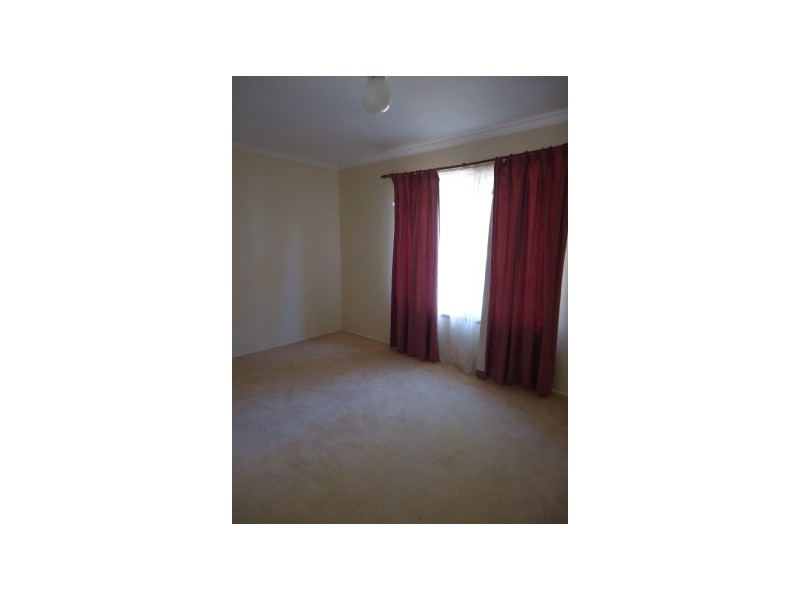 8 Naomai Street, Bundamba QLD 4304