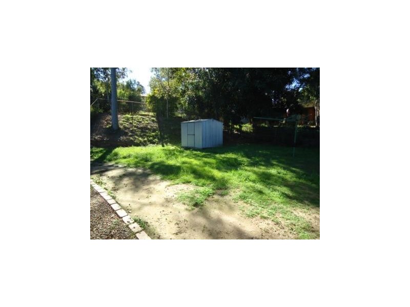 8 Naomai Street, Bundamba QLD 4304