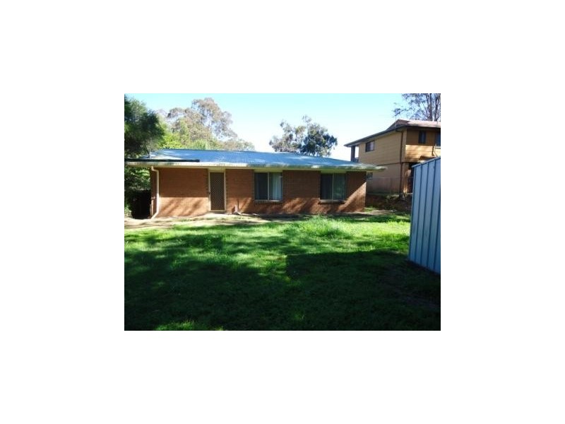 8 Naomai Street, Bundamba QLD 4304