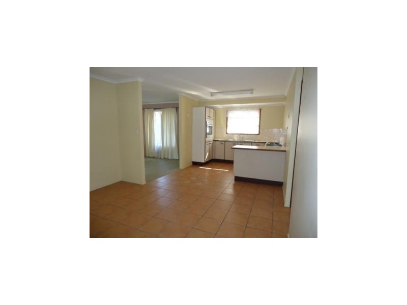 8 Naomai Street, Bundamba QLD 4304