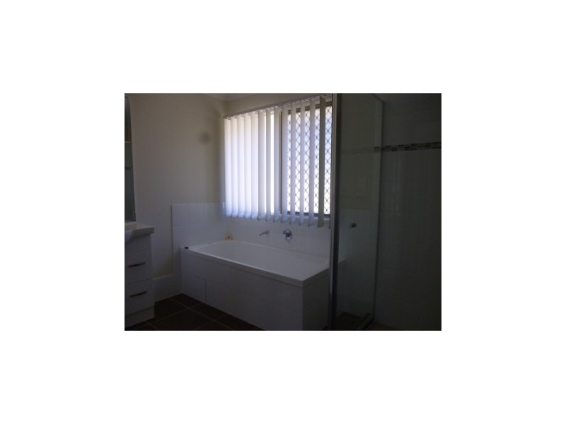 90 High Street, Blackstone QLD 4304