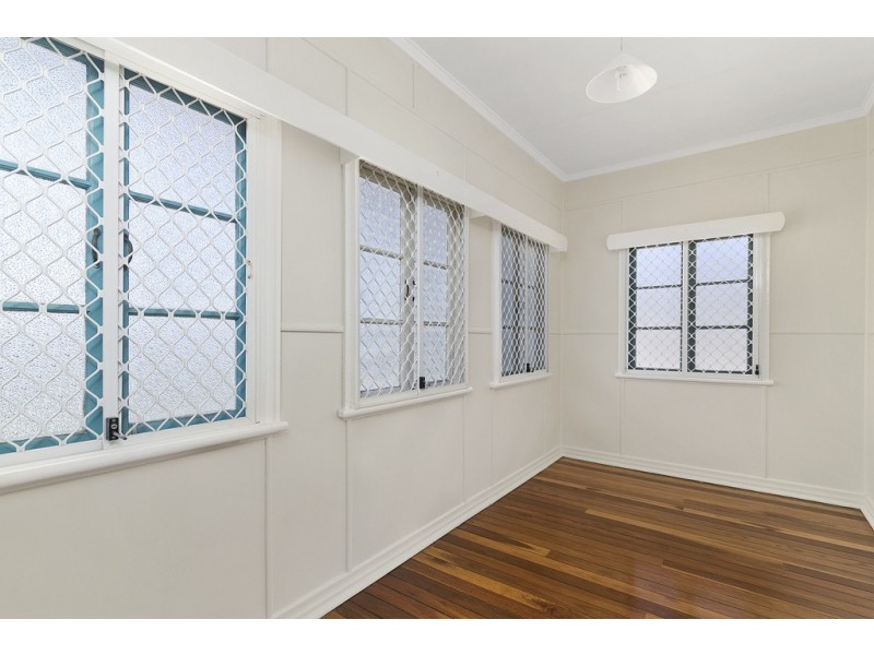 38 Alexandra Street, North Booval QLD 4304