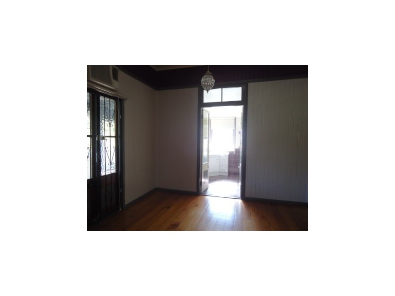 20 Walsh, Newtown QLD 4305