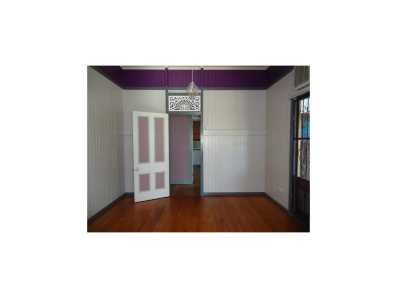 20 Walsh, Newtown QLD 4305